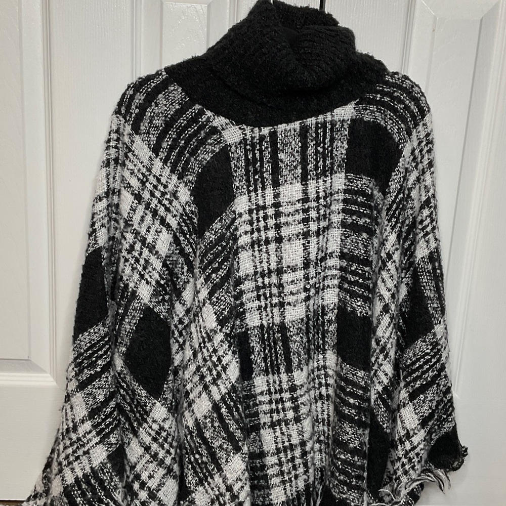 Black and White, plaid pattern poncho, One Size Fits Most